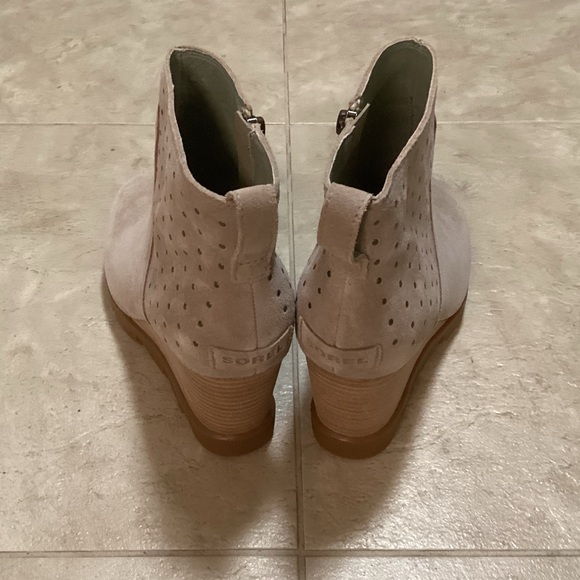 Sorel Joan Uptown Stud Booties, Size 9 - Picture 2 of 8